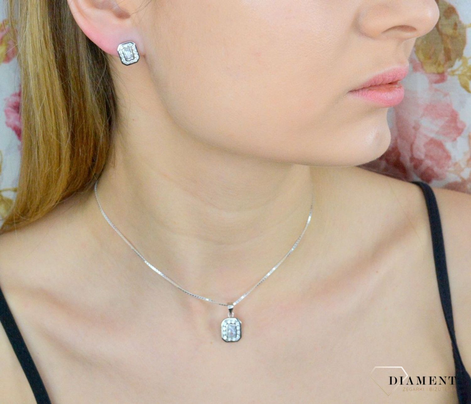 Kolczyki damskie  Prostokątne zwierciadło  K 2487 Srebrne kolczyki zapinane na ponadczasowe zapięcie typu sztyft, zostały wykonane z najwyższej jakości srebra próby 925. Idealny pomysł na prezent.jpg